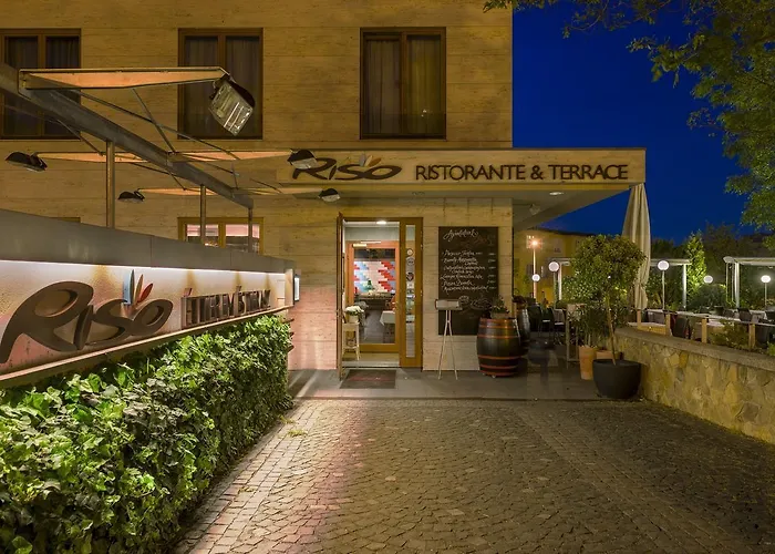 캐슬 가든 호텔 4*