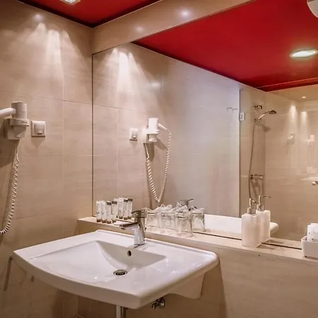 Castle Garden Hotel 4*