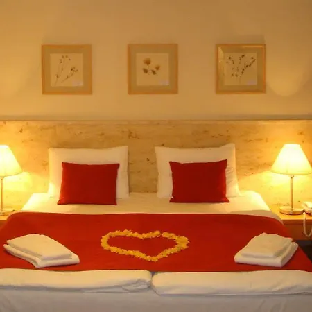 Castle Garden Hotel