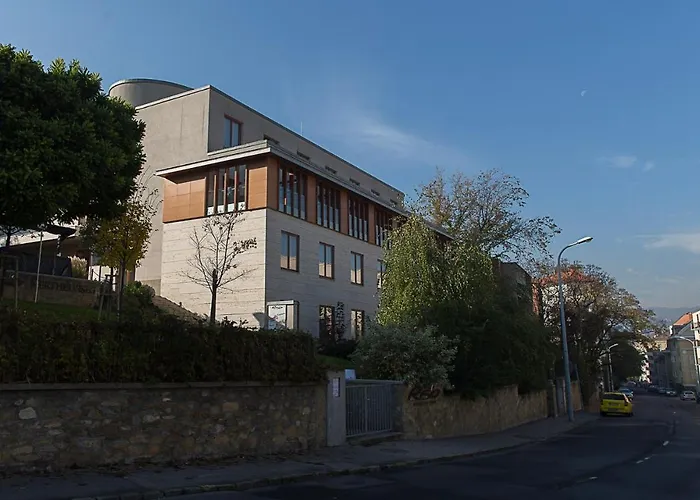 Castle Garden Hotell 4*