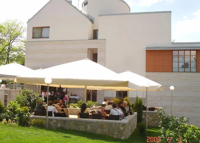 Castle Garden 4*