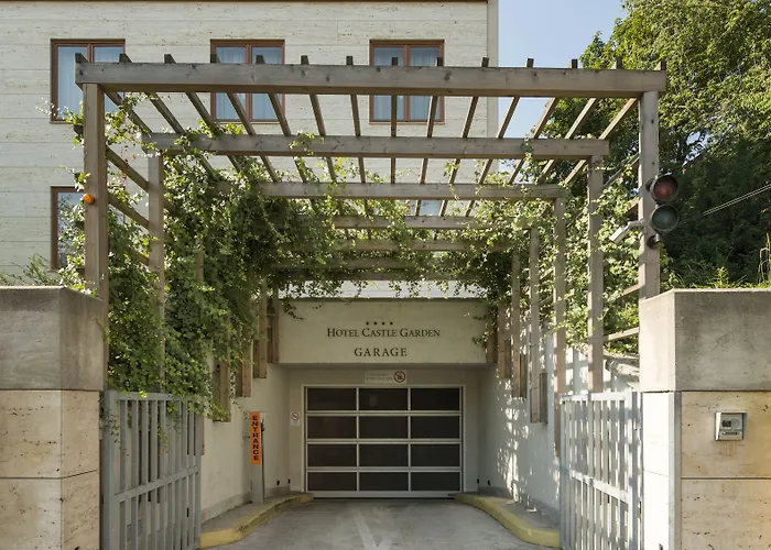 Castle Garden Hotell 4*