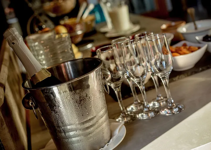 Castle Garden Hotell 4*